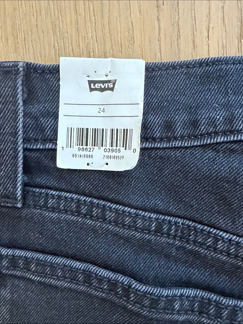 Levi's Wedgie Capri Jeans - Picture 4 of 5